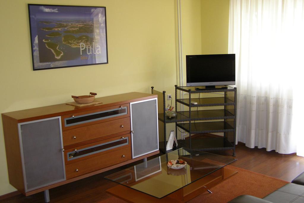 Apartment Vallelunga Pula Kamer foto